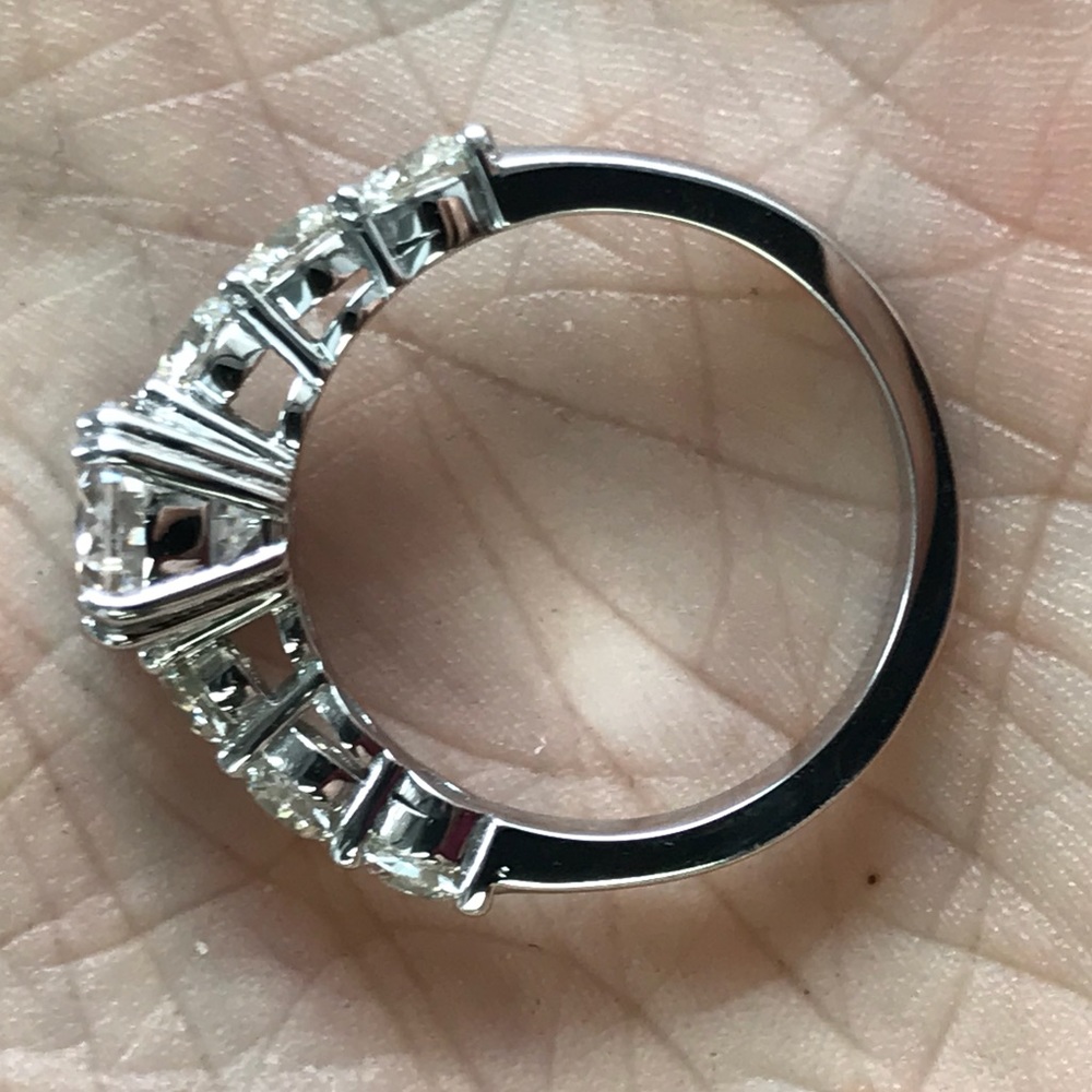 1.5 carat tw oval diamond engagement ring , Gia - Picture 4 of 6